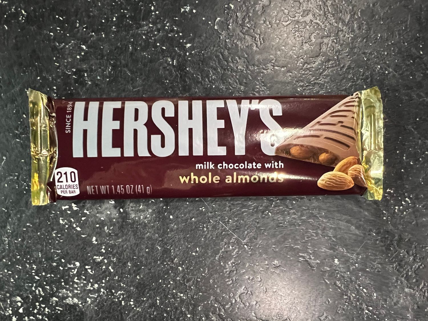 HERSHEY’S MILK CHOCOLATE WITH ALMONDS, 1.45OZ