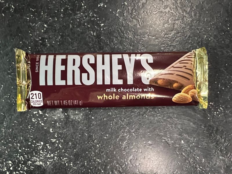 HERSHEY’S MILK CHOCOLATE WITH ALMONDS, 1.45OZ