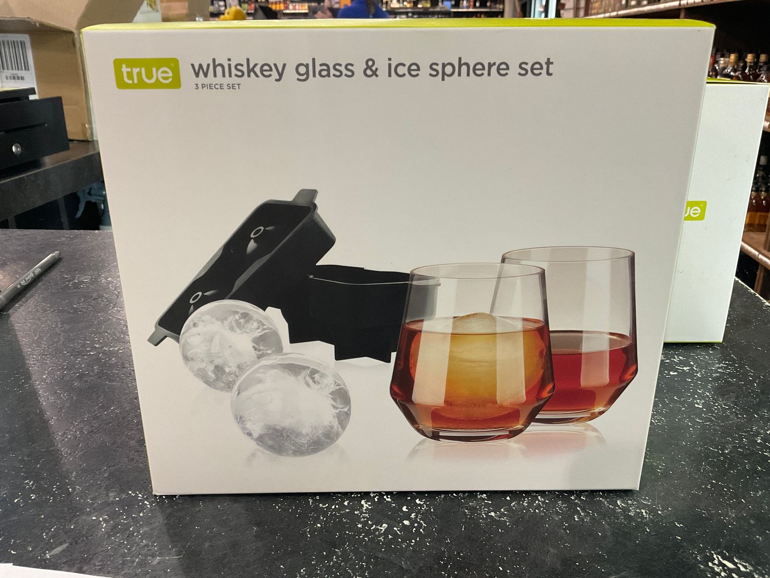 WHISKEY GLASS AND ICE SPHERE SET