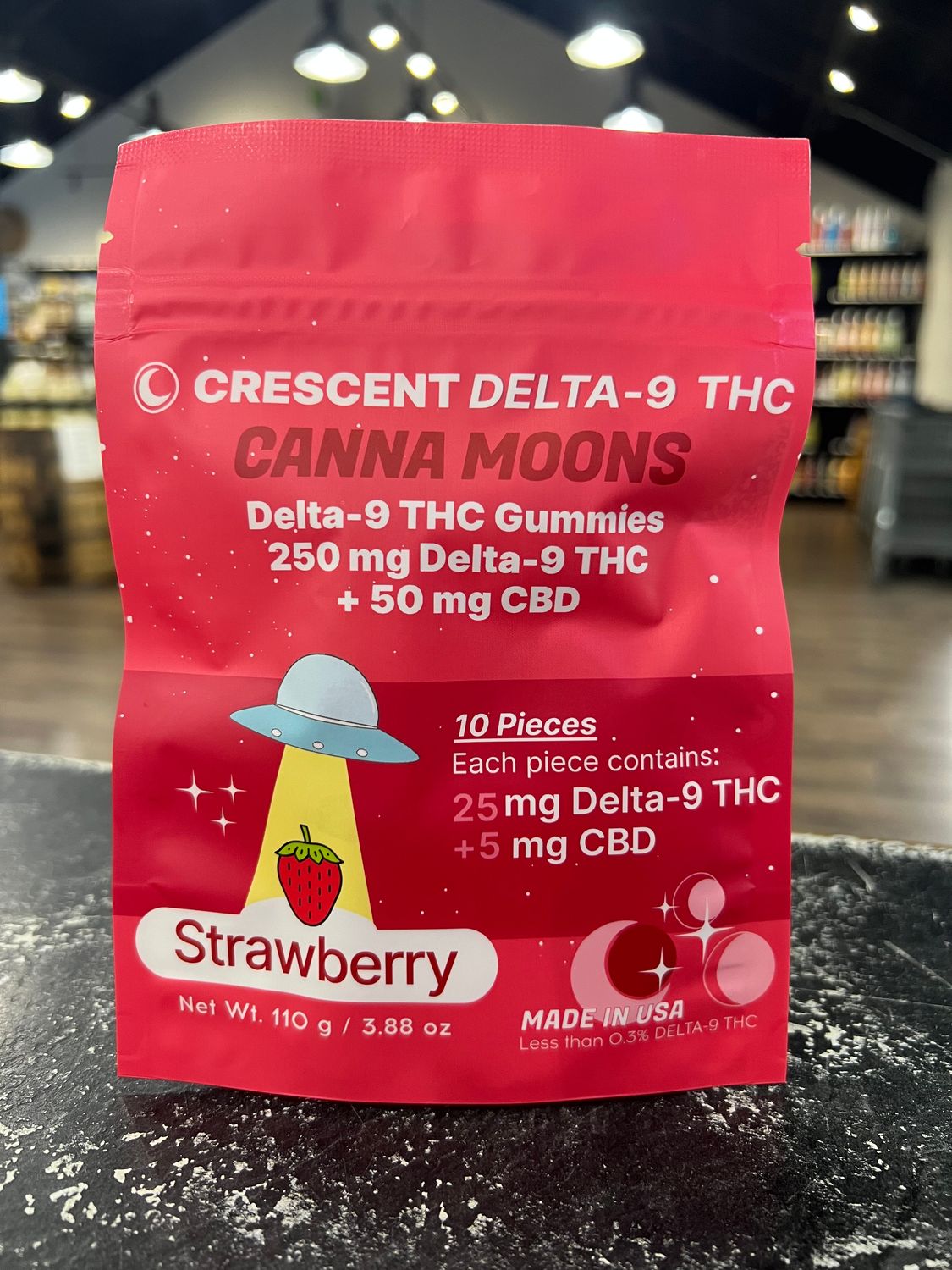 CRESCENT D9 STRAWBERRY 300MG GUMMIES