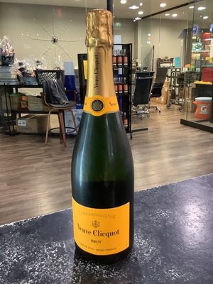VEUVE CLICQUOT BRUT CHAMPAGNE, 750ML