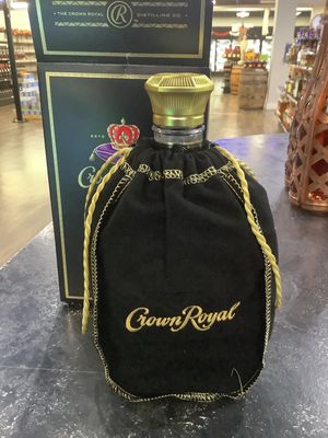 CROWN ROYAL BLACK WHISKY, 750ML