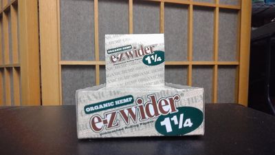 e-z Wider 1 1/4 papers