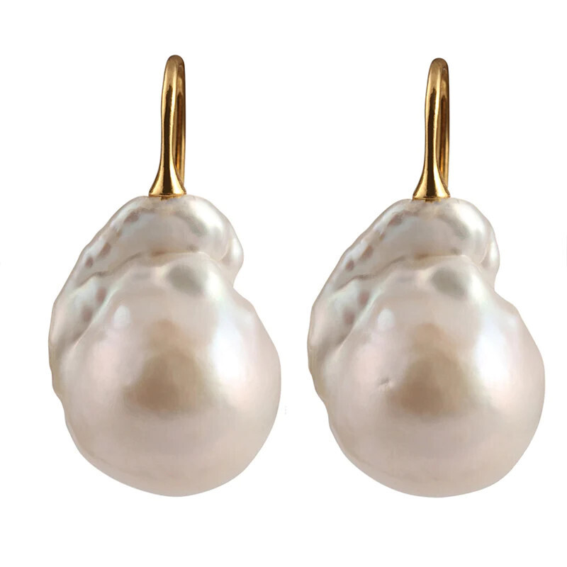 Wild Pearl Drop Earring ( White/Gold)