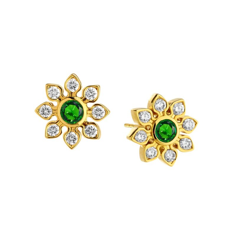 18k Mogul Flower Studs w. Emeralds 0.2 ct &amp; diamonds 0.4ct