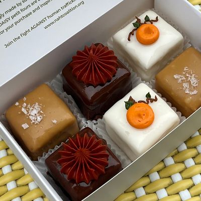 Sweet Daisy Half Dozen (Thanksgiving Pre-Order)