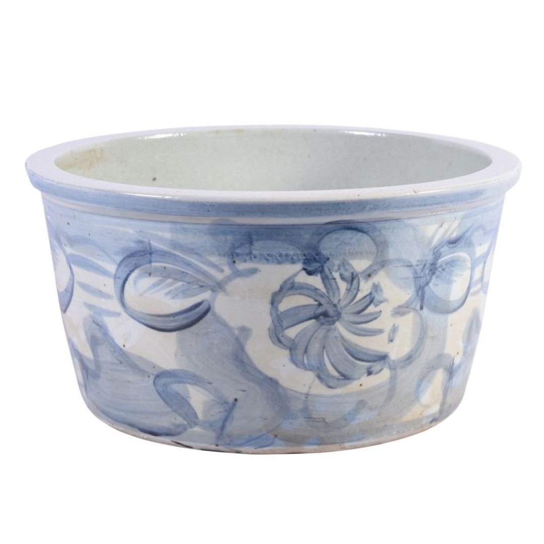 B/W Twisted Flower Pot (16x16x9"H)