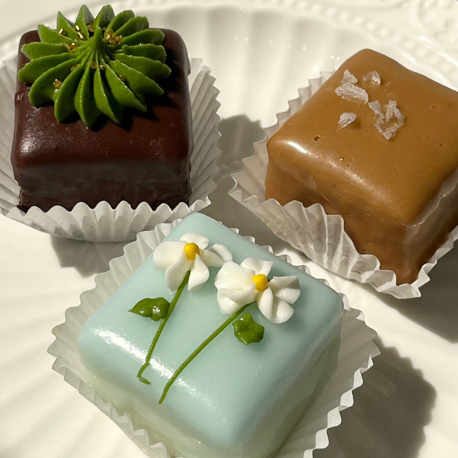 Sweet Daisy Easter Half Dozen (Pre-Order)