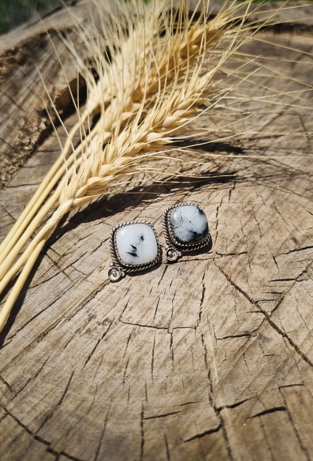 BELLE BOTTOM studs