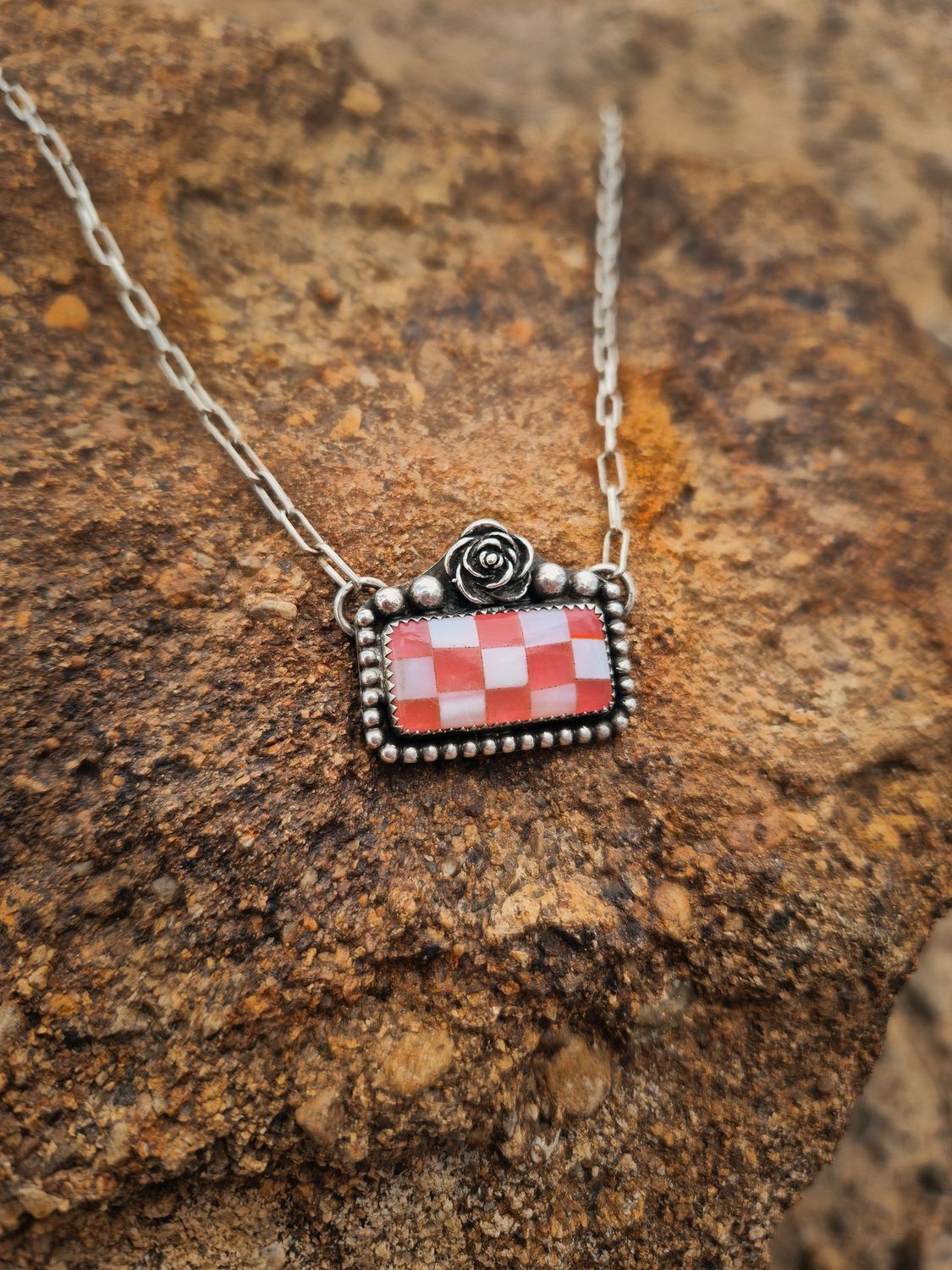 ROSE CHECKS necklace