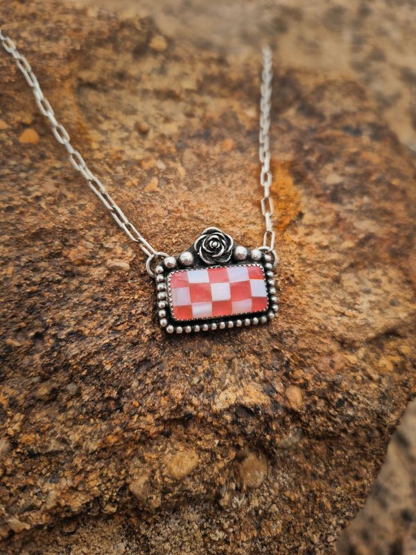ROSE CHECKS necklace