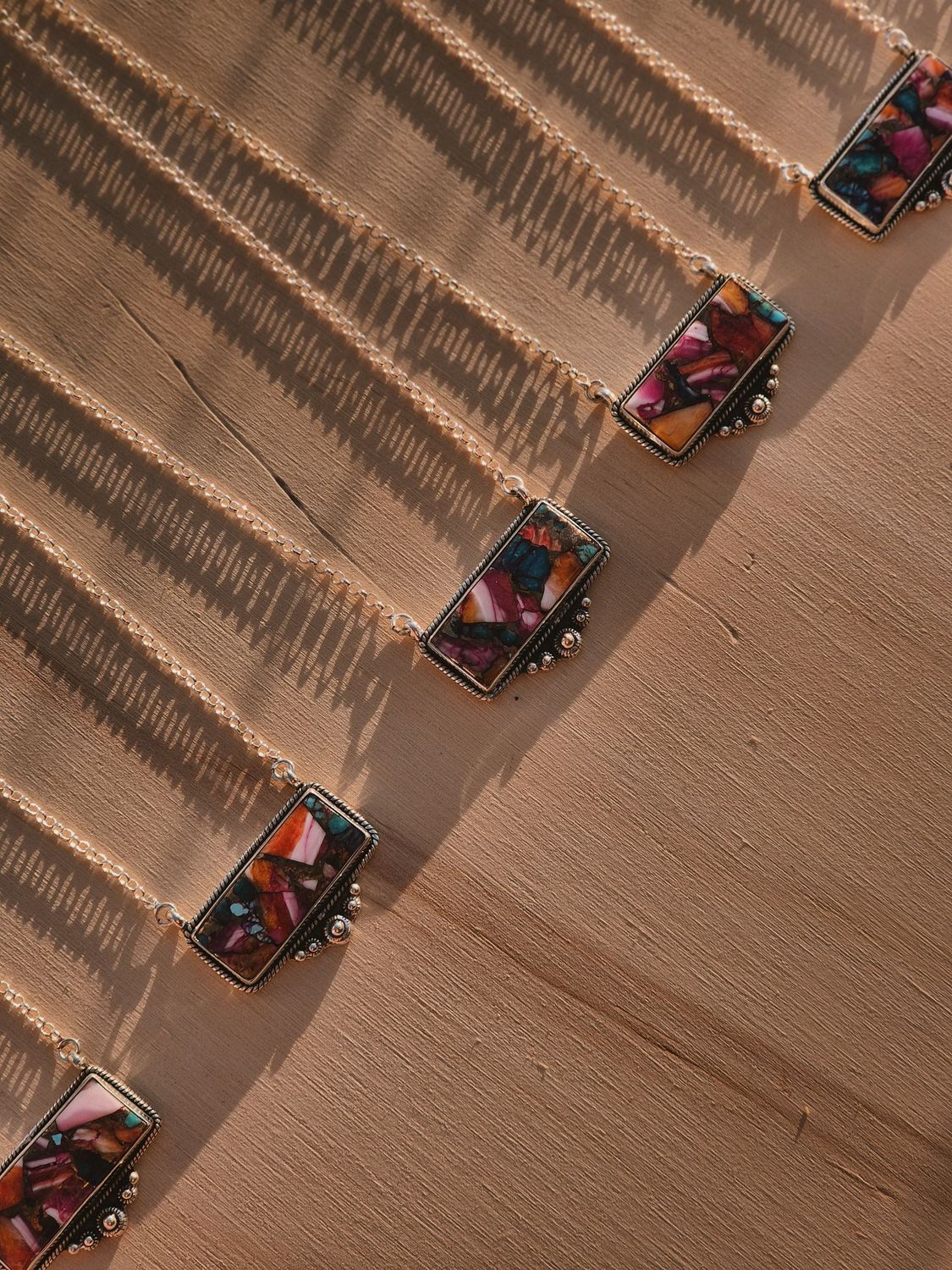 BUCKSKIN bar necklace (Pink Dahlia)