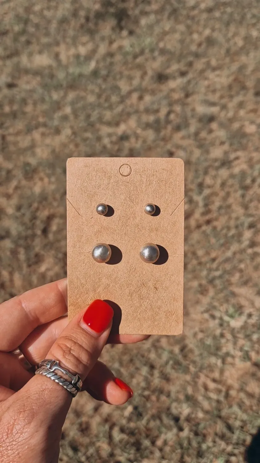 DESERT PEARL studs