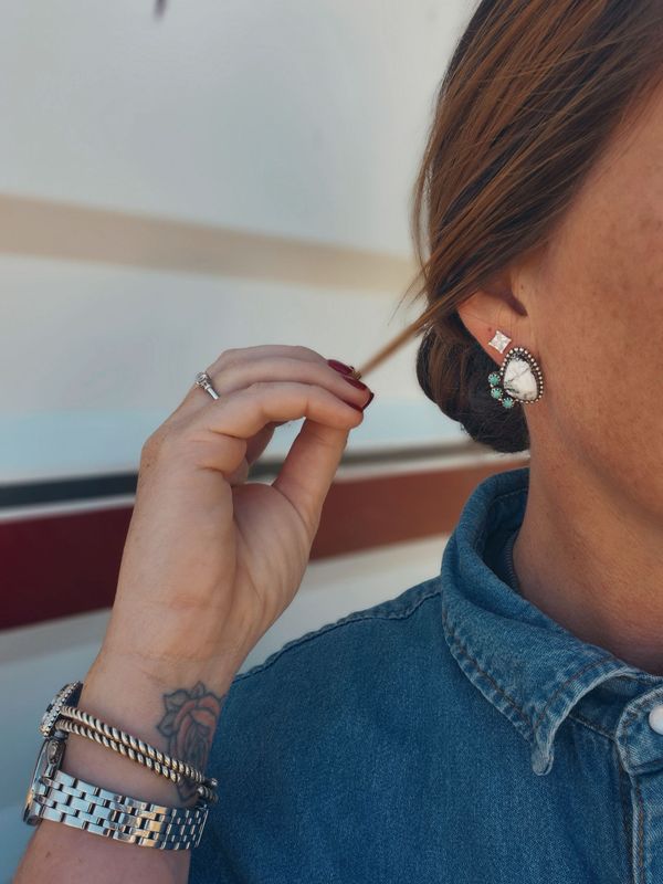 SCARLET studs