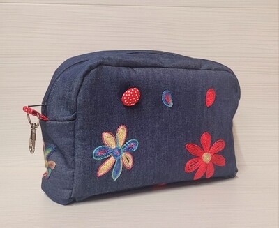 Trousse in tessuto jeans con ricami