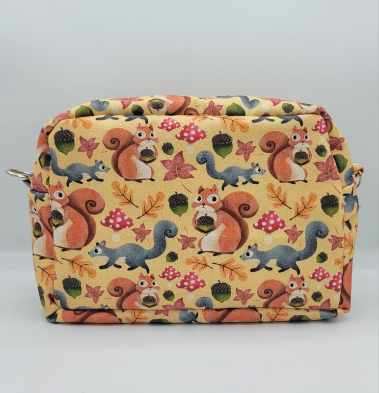 Trousse in tessuto jeans con ricami