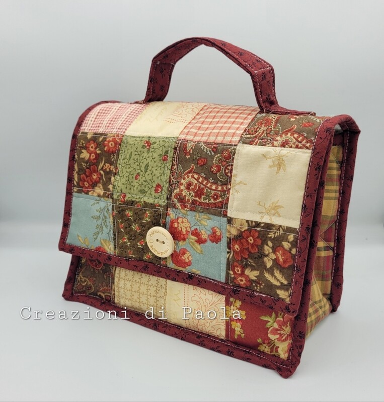 Bauletto con patchwork di tessuti un stile country