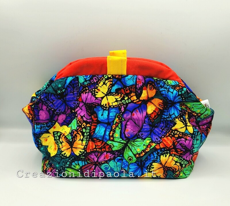 Trousse con chiusura a scatto e stampa farfalle colorate