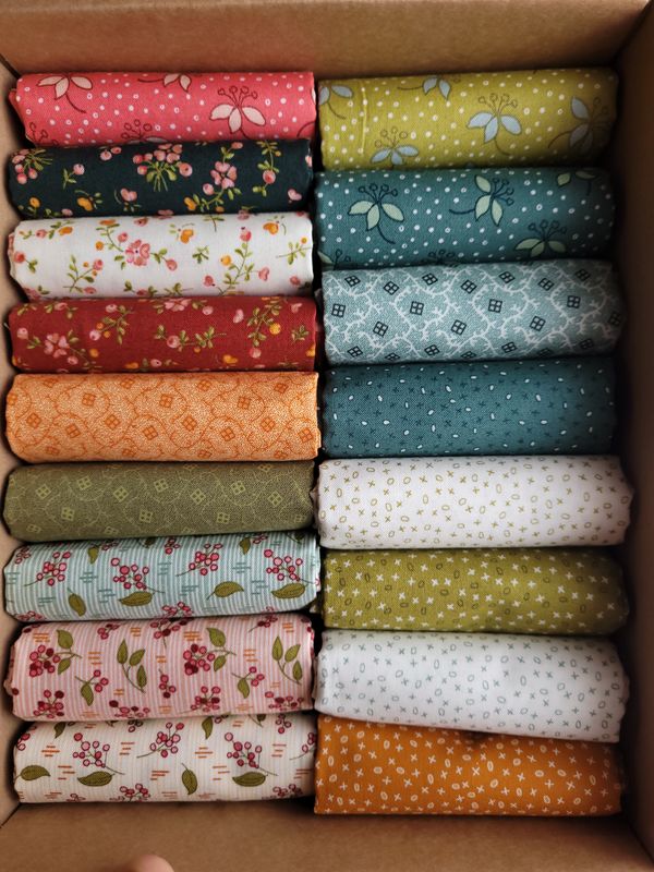 Box 17 Fat quarters EQP Pieces of time Box 17 Fat quarters EQP Pieces of time