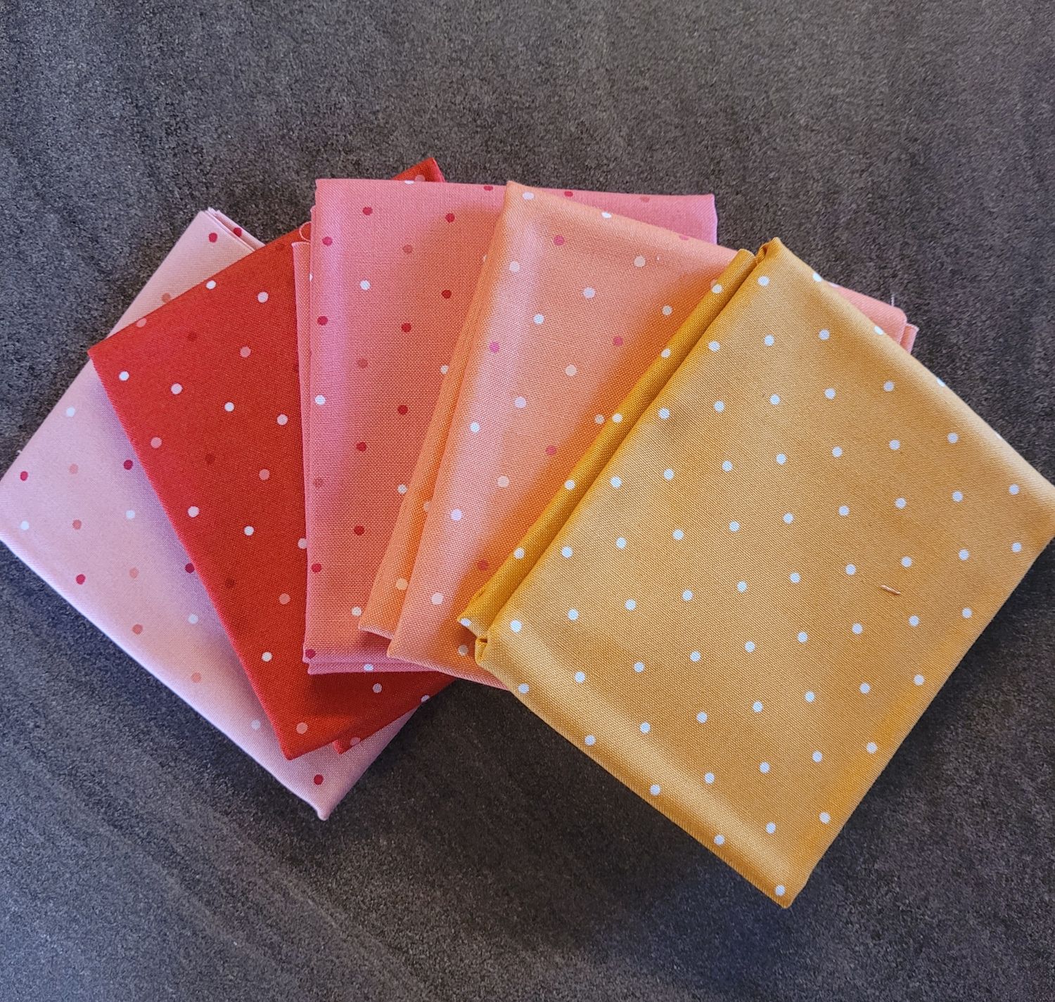 Pacchetto 5 fq collezione Moda fabrics Magic Dot