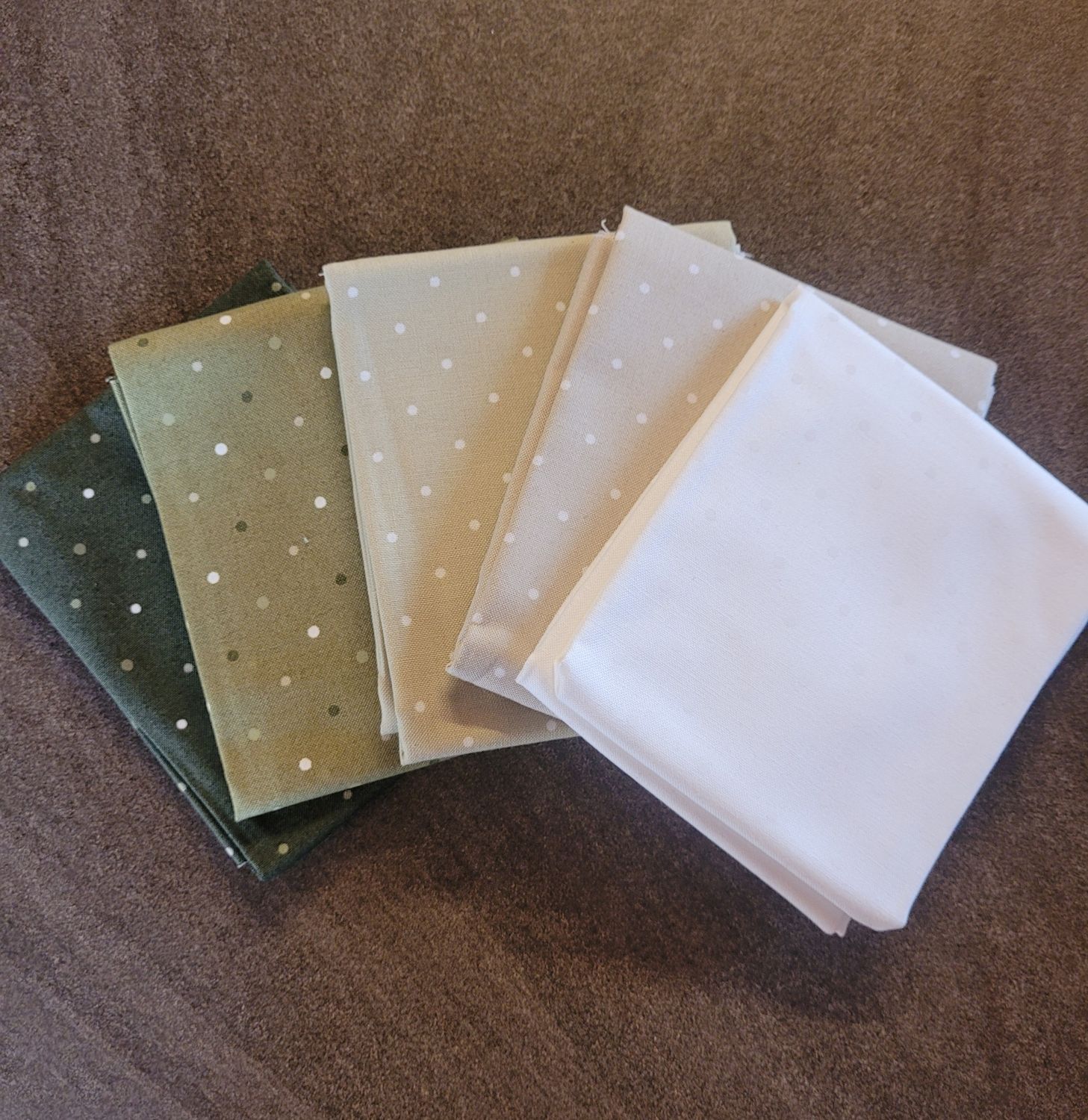 Pacchetto 5 fq collezione Moda fabrics Magic Dot B