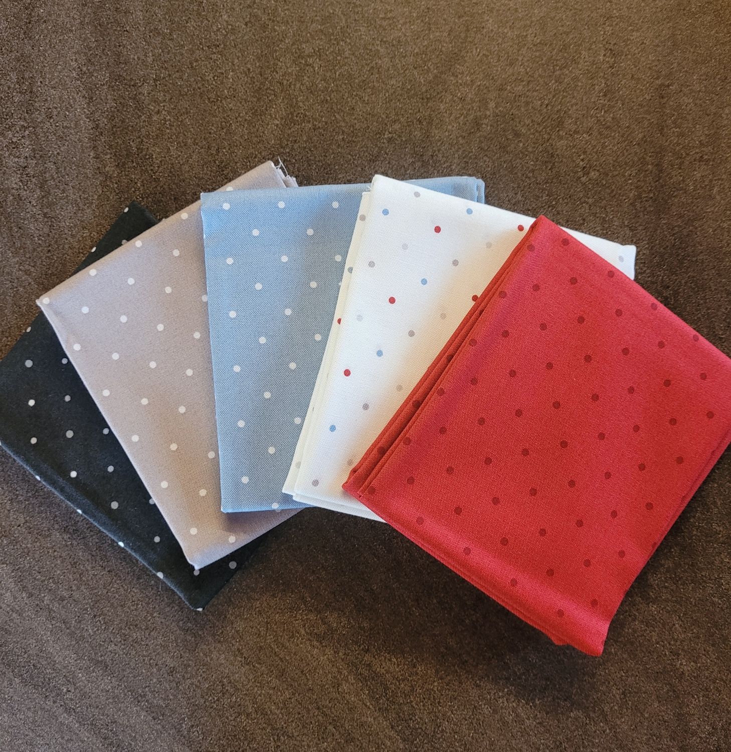 Pacchetto 5 fq collezione Moda fabrics Magic Dot D