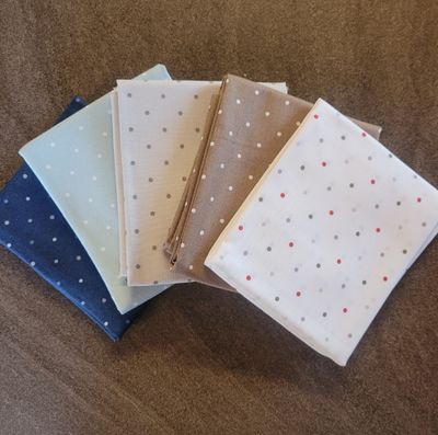 Pacchetto 5 fq collezione Moda fabrics Magic Dot C Pacchetto 5 fq collezione Moda fabrics Magic Dot C