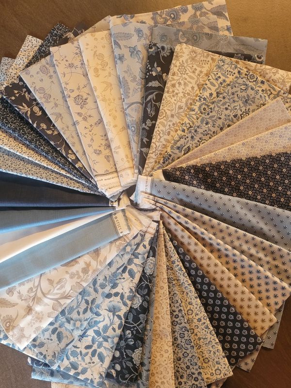 Sacre Bleu bundle: 34 pezzi da 30x110 cm Sacre Bleu bundle: 34 pezzi da 30x110 cm