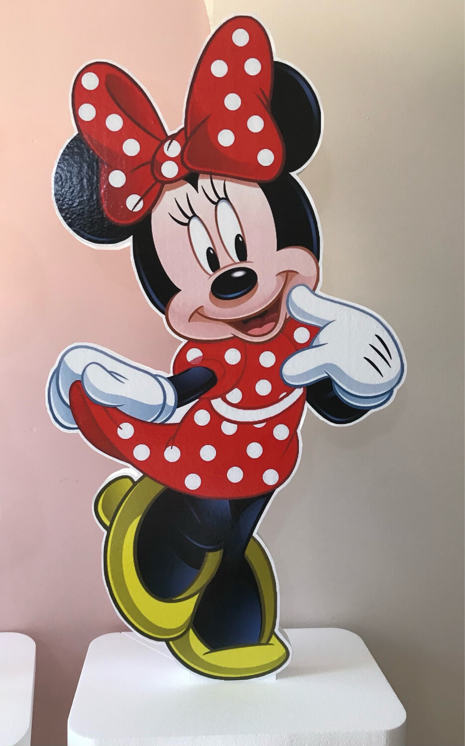 Sagoma Minnie in polistirolo
Altezza CM 80 Spessore 3 cm