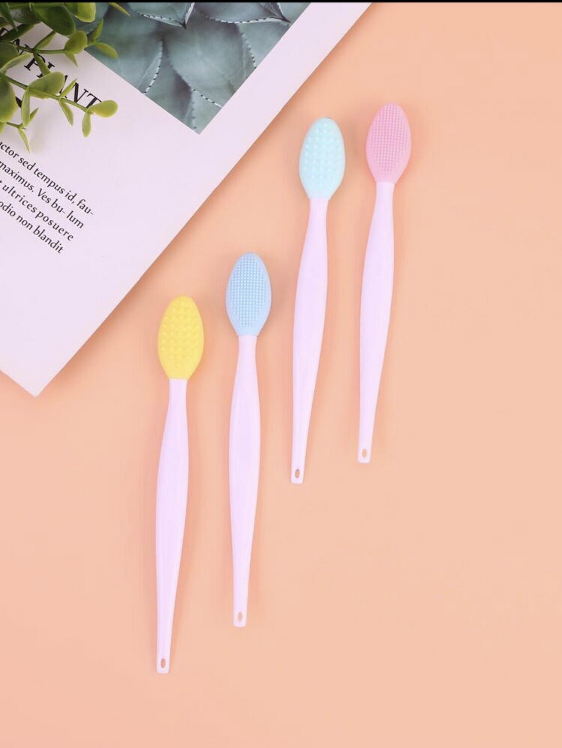 Double-Sided Lip Exfoliating Brush