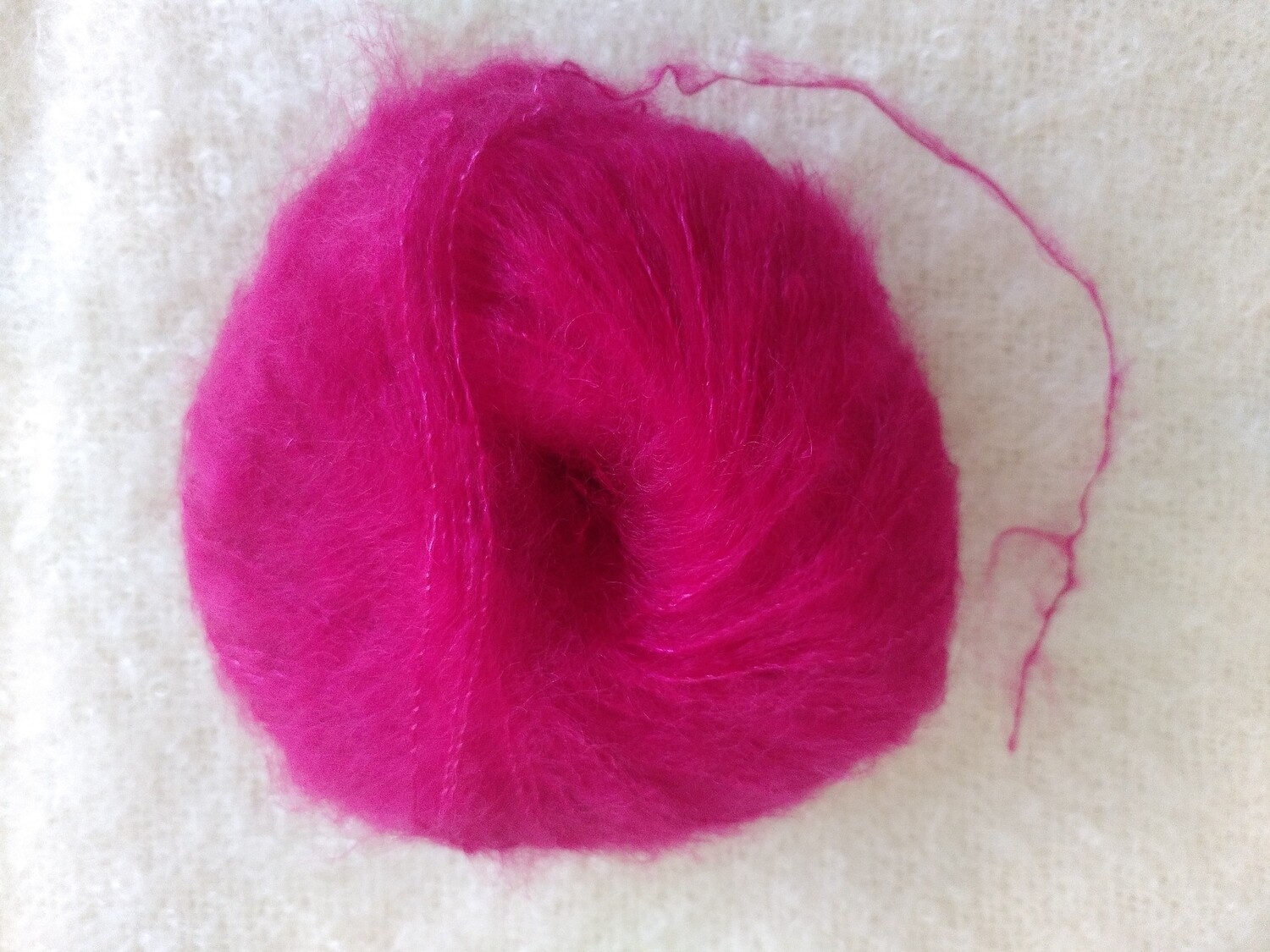 Pelote Pur Mohair couleur Fushia