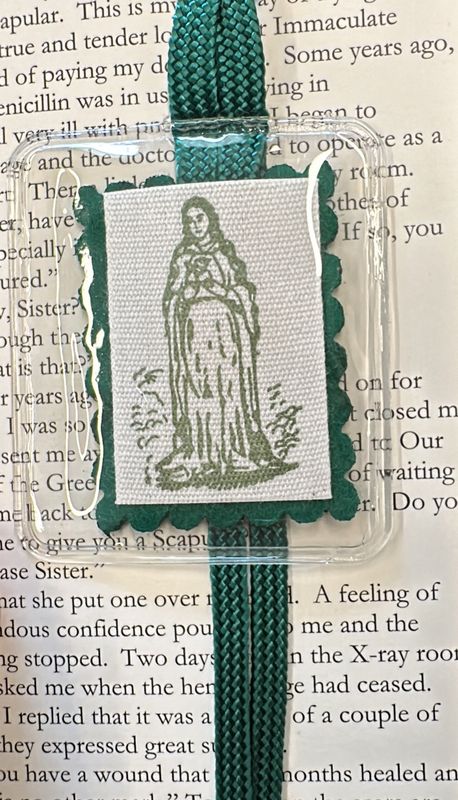 English Green Scapular w/ Leaflet