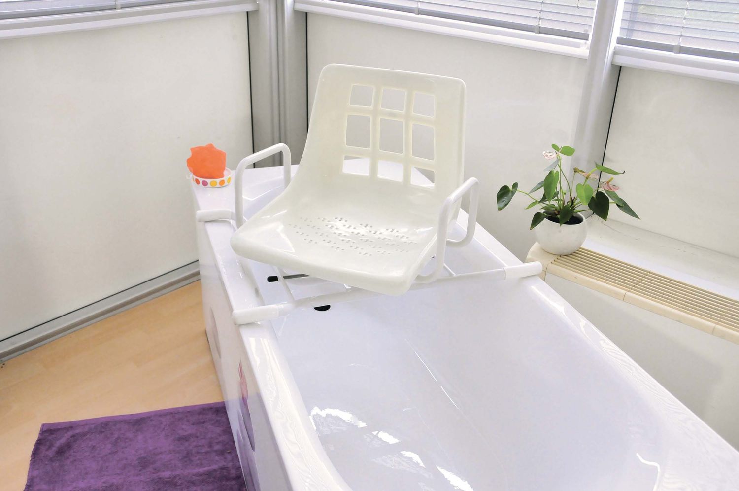FAUTEUIL DE BAIGNOIRE PIVOTANT DAKARA