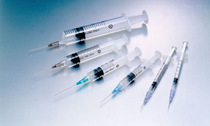 SERINGUE 3 PIÈCES AVEC AIGUILLE