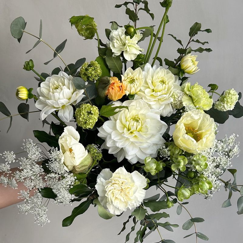 CLASSIC BOUQUET LIGHT & DELICATE CLASSIC BOUQUET LIGHT & DELICATE
