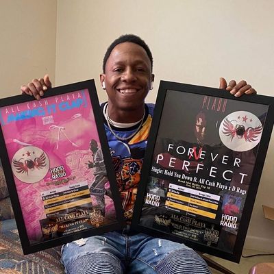 12 X 18 Hood Idol Radio Plaque