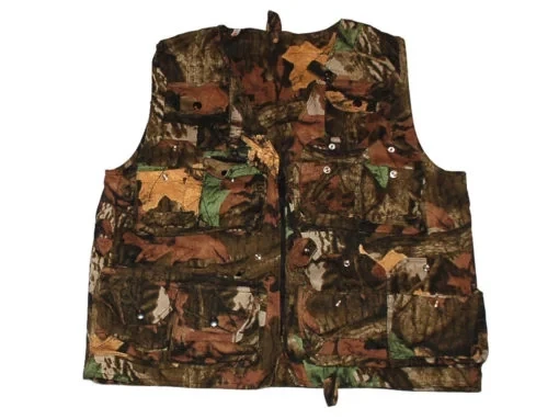CHALECO SENDERISMO CAMUFLAJEADO DE RAMITAS.