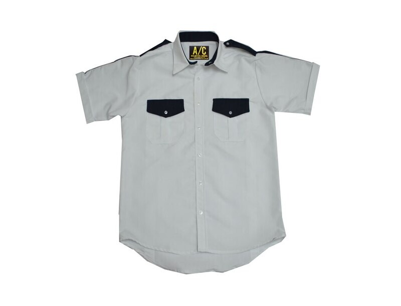 Camisa blanca combinada con azul marino manga corta