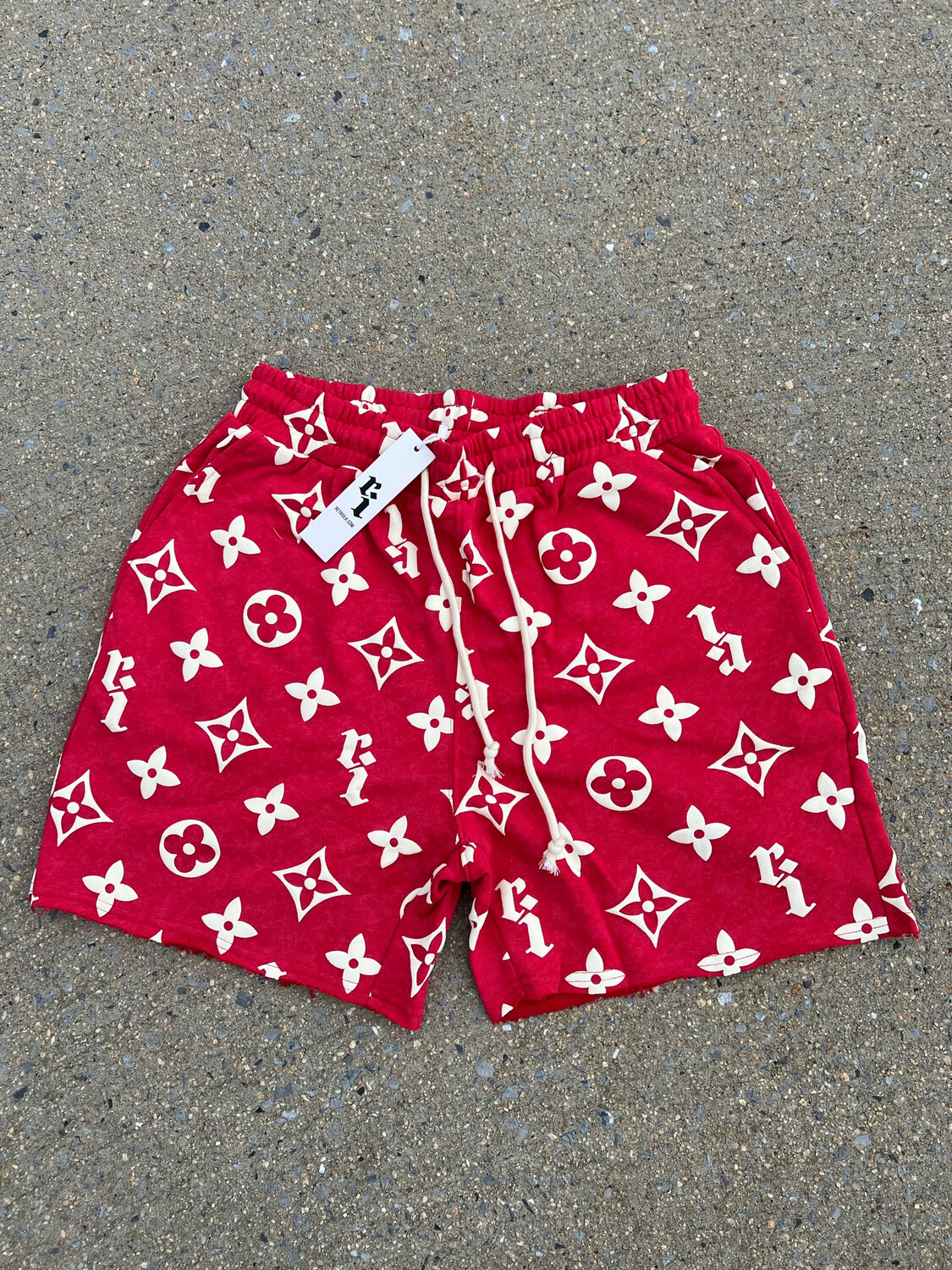 RED “RI” PUFF PRINT SHORTS