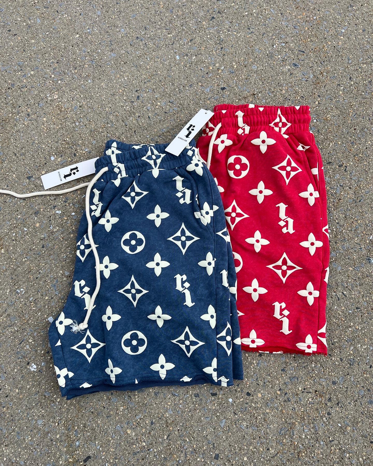 RED “RI” PUFF PRINT SHORTS