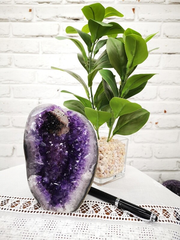 Amatista super calidad Cavidad con Calcita
