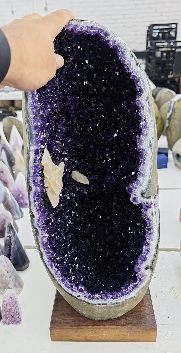 BIG Amethyst c/Calcite