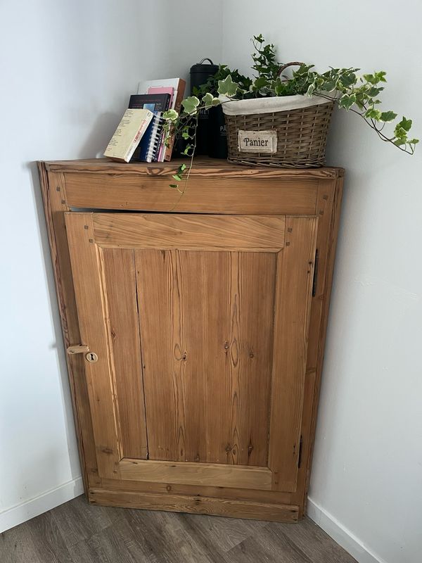 Petite encoignure en pin