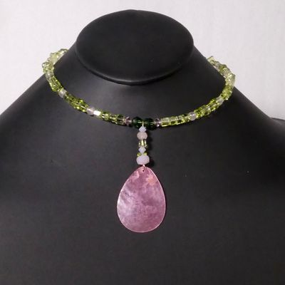 Shell Pendant Necklace Peridot &amp; Swarovski Crystal Beads