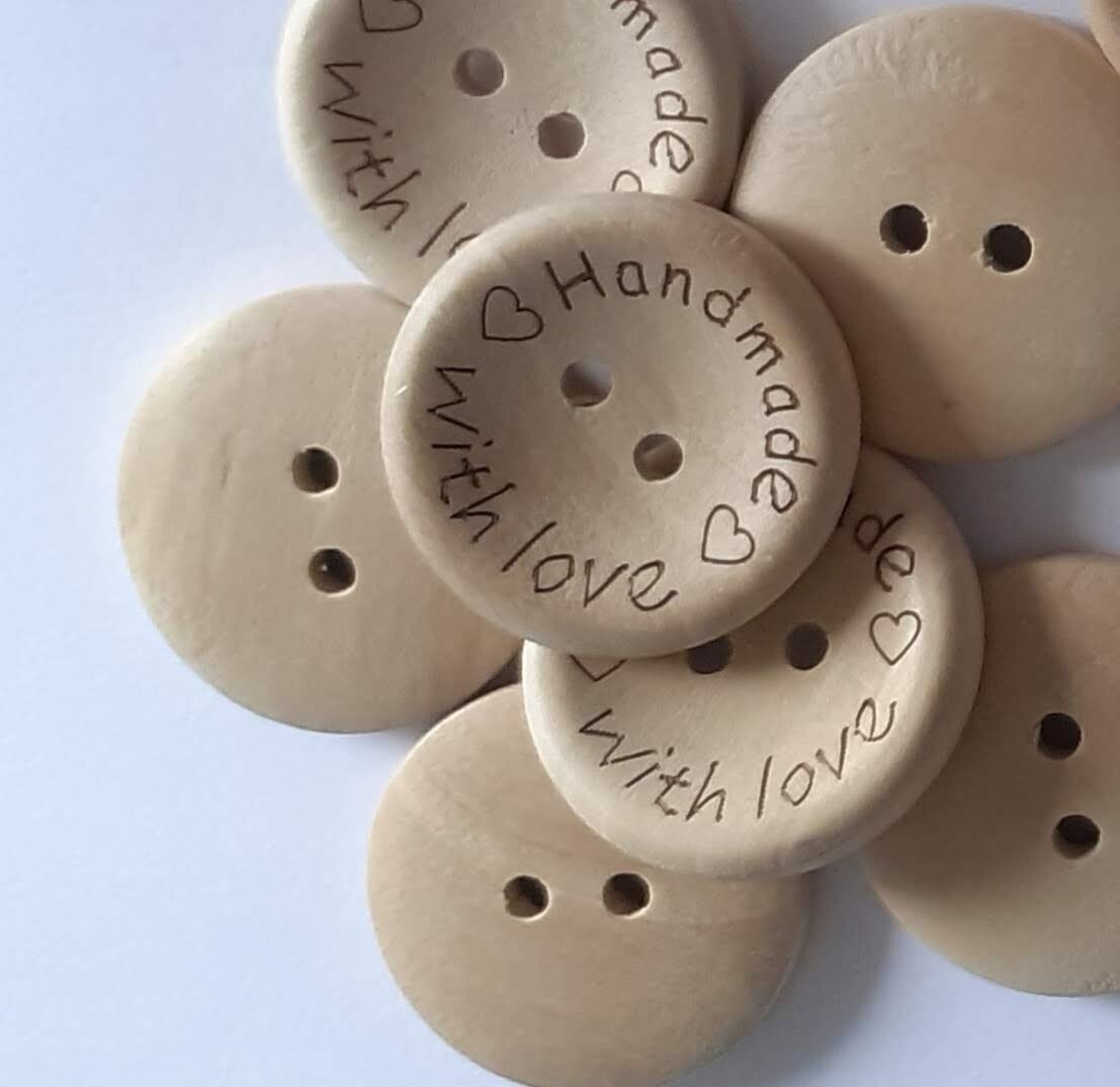 Knopf graviert handmade