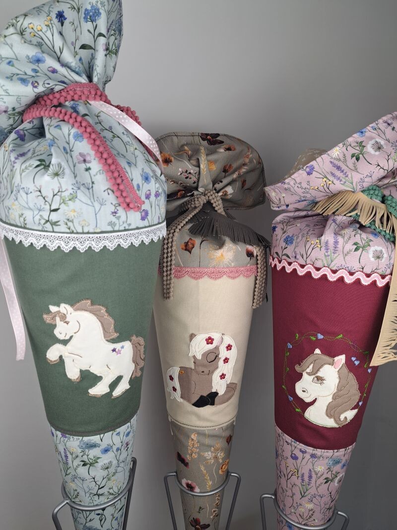 Schultüte mit Pferd bestickt