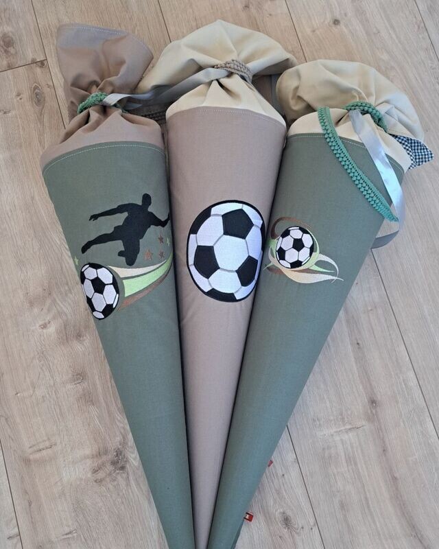 Fußball Schultüte mit Stickerei 85cm XL-Schultüte, 70cm und 35cm Fußball Schultüte mit Stickerei 85cm XL-Schultüte, 70cm und 35cm