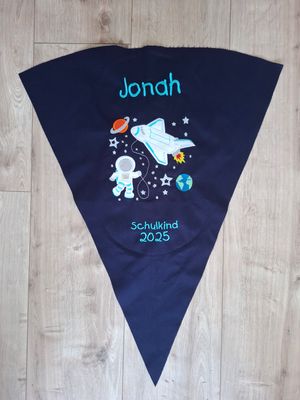 DIY bestickter Teil Spaceshuttle selber nähen mit besticktem Stoff & Wunschname