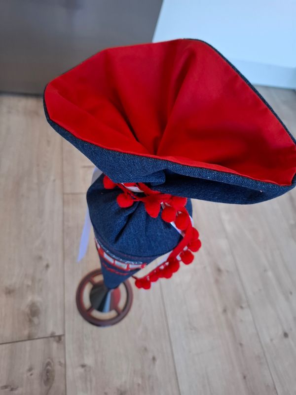​Schultütenständer personalisiert mit Namen – Halter aus PLA
