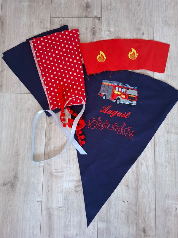 DIY Feuerwehr Schultüte dunkelblau selber nähen mit besticktem Stoff & Wunschname